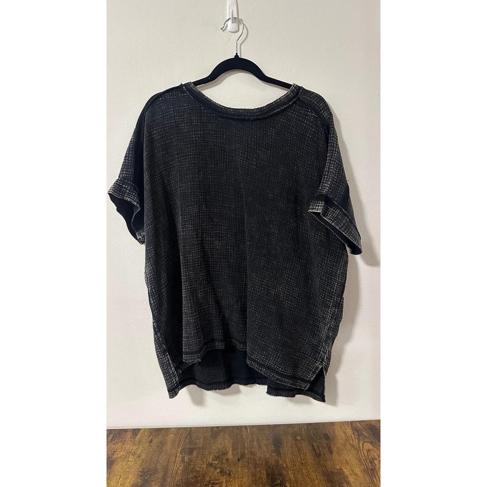 ZENANA Acid Wash Short Sleeve Textured Grid Top Grey Black M